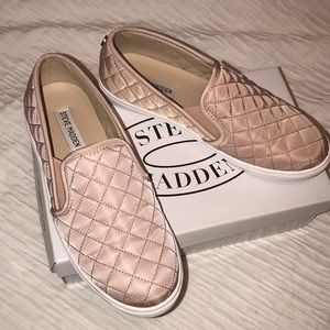 Steve Madden Ecntrcqt Flat Slip-ons in Blush
